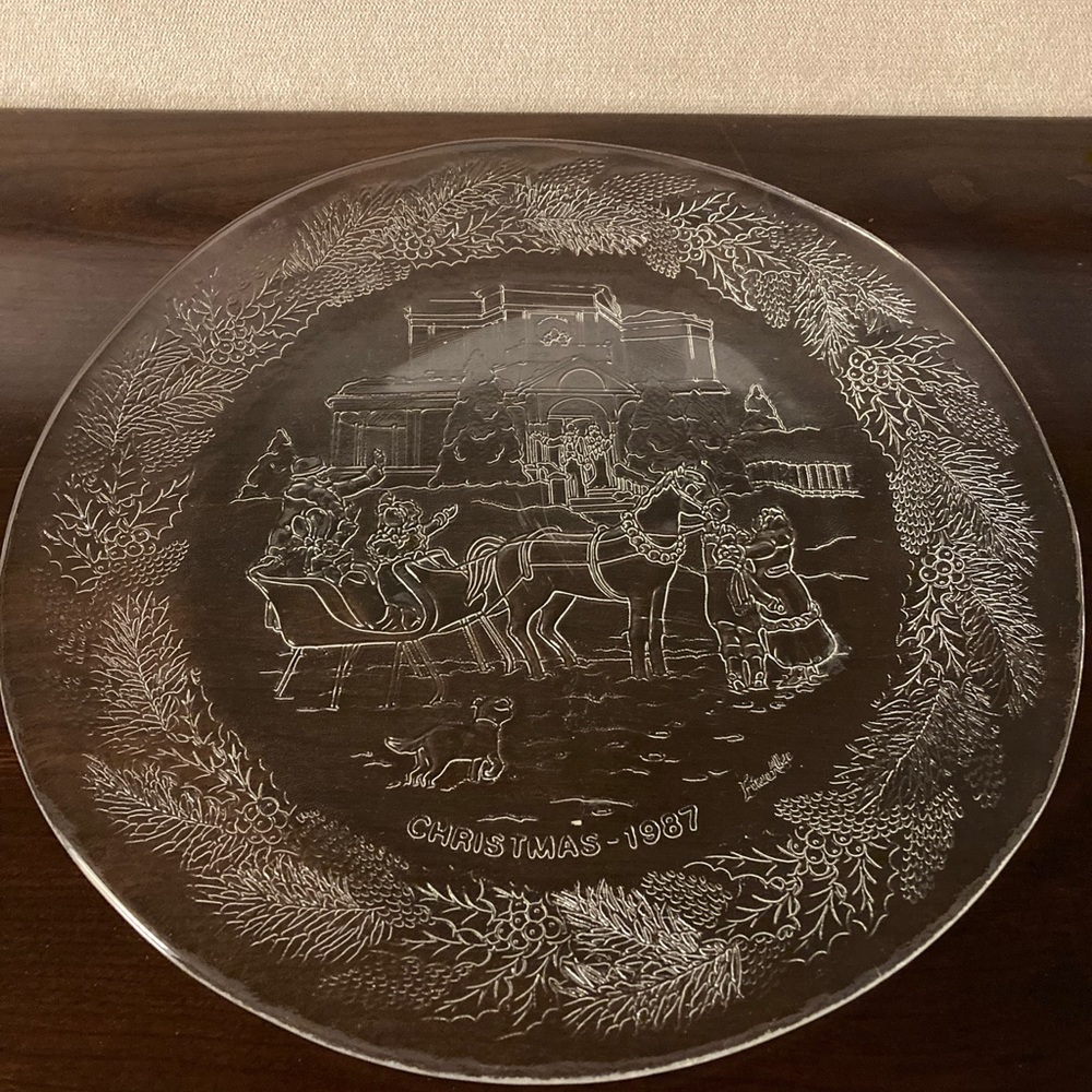 Vintage Ethan Allen platter” Christmas-1987”